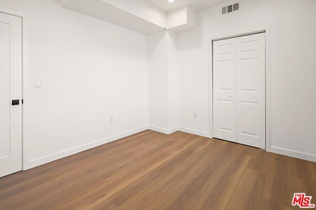 Building Photo - 1631 S New Hampshire Ave