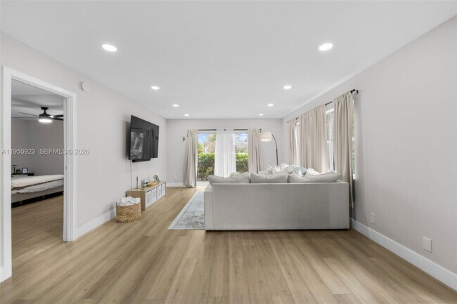 Building Photo - 6100 S Falls Cir Dr