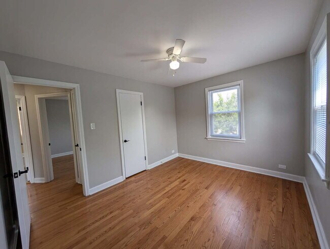 Building Photo - 2909 W Farragut Ave