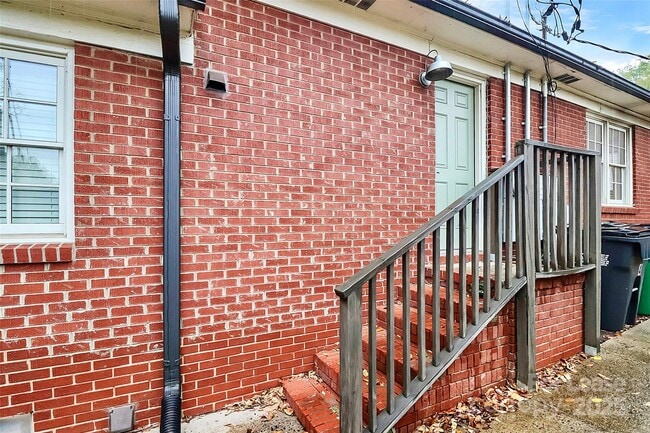 Building Photo - 1826 Merriman Ave