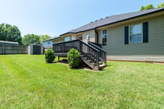 Building Photo - PRE-LEASING - 3 Bedroom in East Republic