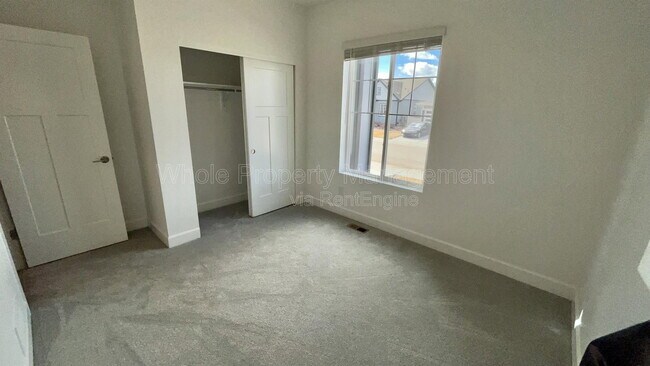 Building Photo - 5782 Saddle Skirt St