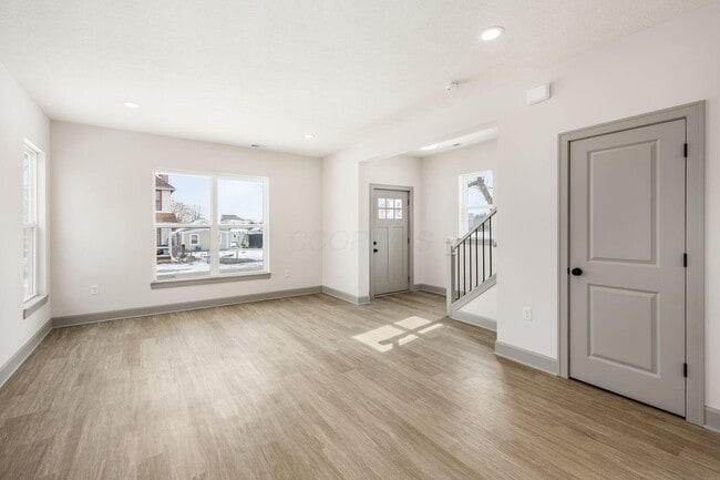 Building Photo - 391 Brehl Ave