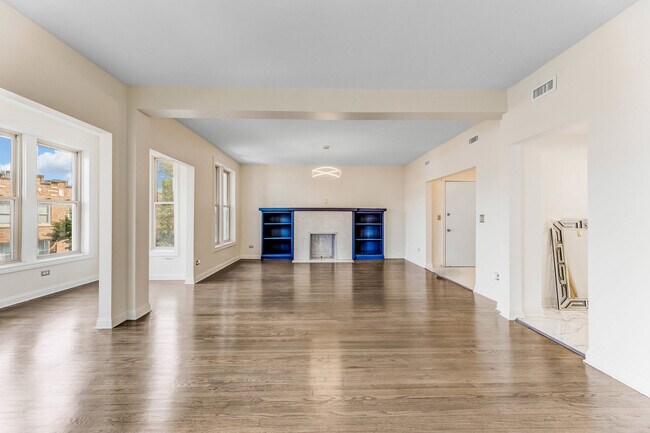 Building Photo - 4722 S Ingleside Ave