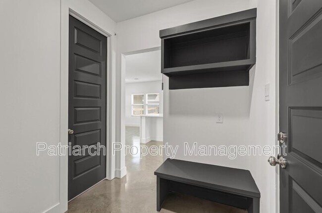 Building Photo - 3003 Alpha Wolf Ct