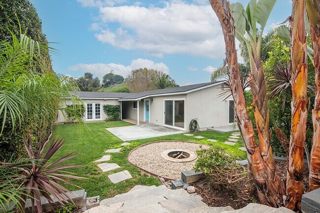 Building Photo - Charming Three Bedroom 2 Bath Home with Spacious Backyard for Entertaining!