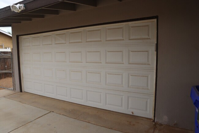 Building Photo - Apple Valley, 3 Bedroom, 2 Bathrooms, 1/2 ...