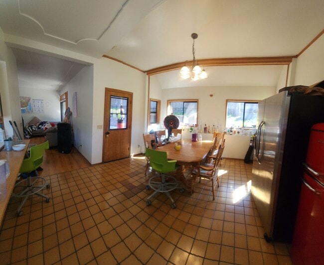 Building Photo - Bigger than average home in SLO! Lots of space!