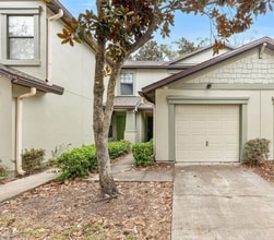 Building Photo - 2/2.5 Townhome with garage