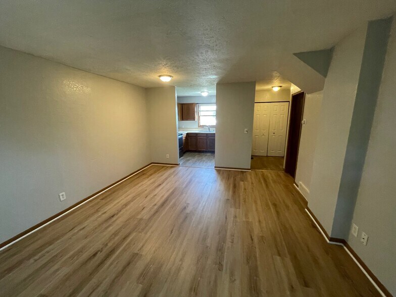 Building Photo - 1787 Apartment Dr