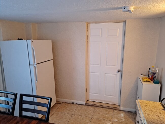 Building Photo - 6600 SW 26th St