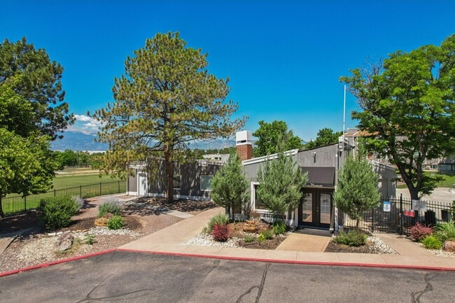 Building Photo - The Montecito
