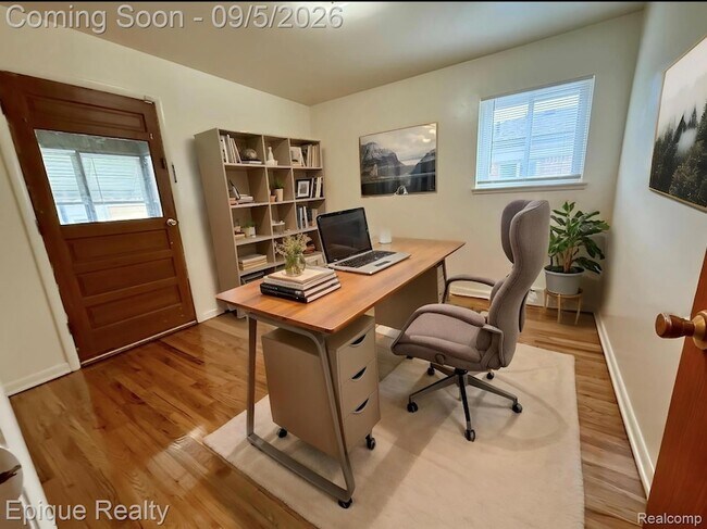 Building Photo - 5627 Clippert St