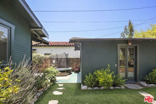 Building Photo - 2321 Observatory Ave
