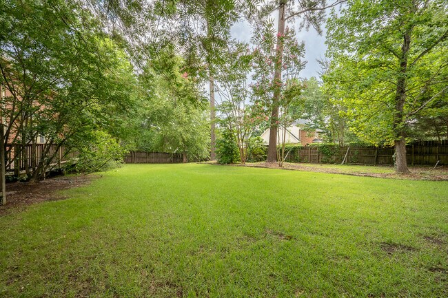 Building Photo - 4135 Knollcrest Cir N