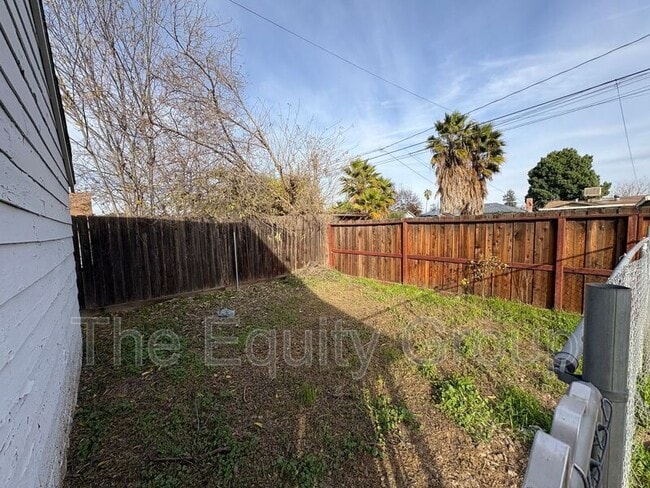 Building Photo - 812 S Burke St