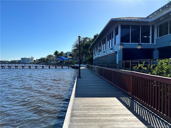 Building Photo - 142 NE Coastal Dr