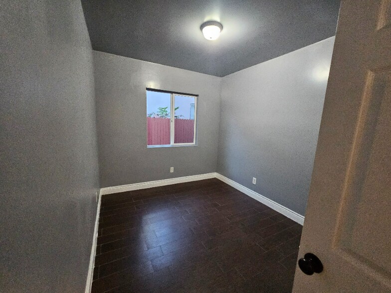 Building Photo - 2811 N Wilmington Ave