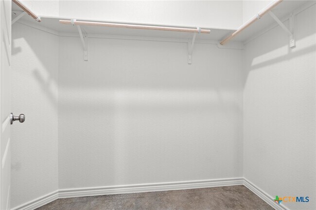 Building Photo - 3800 Hickory Dr