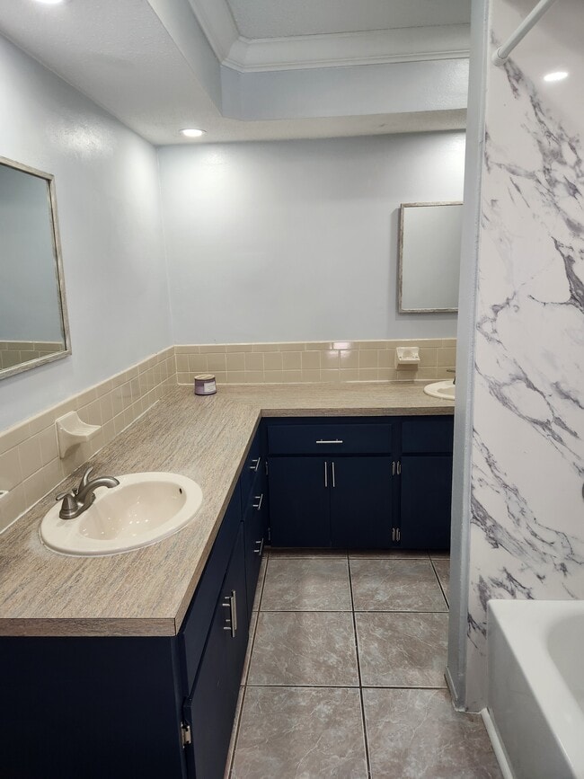 Building Photo - 9837 Marlinton Ln