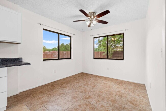 Building Photo - Recently updated 3BR, 2BA in The Shores