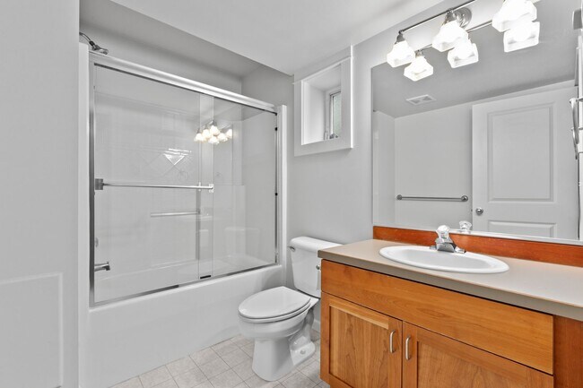 Building Photo - 3Bd/2.5Ba Seattle Home
