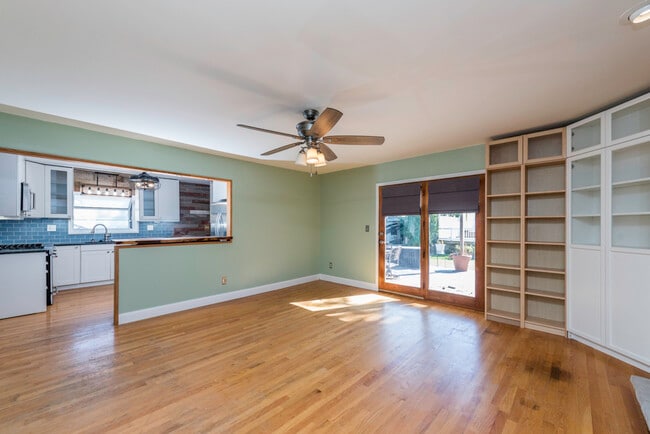 Building Photo - 18225 W Lindenwood Dr