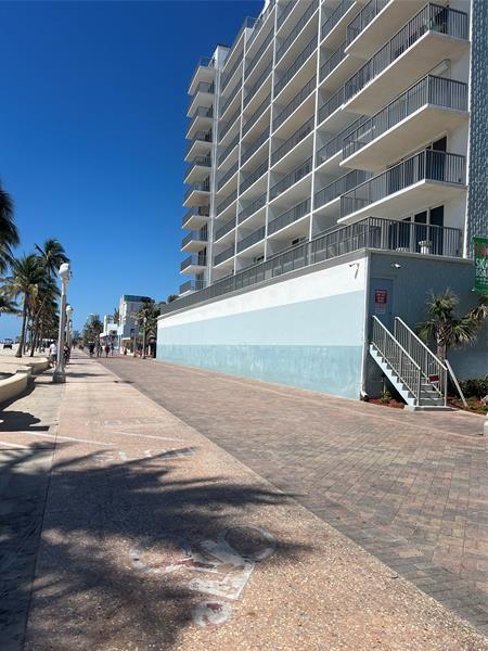 Building Photo - 400 N Surf Rd