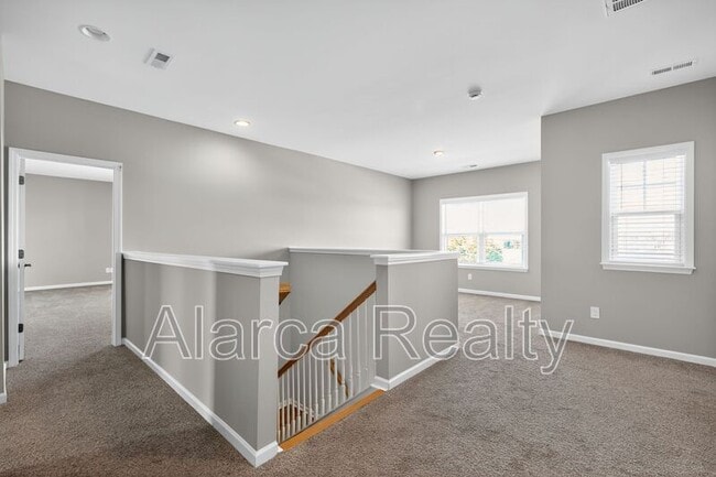 Building Photo - 256 W Waterlynn Rd