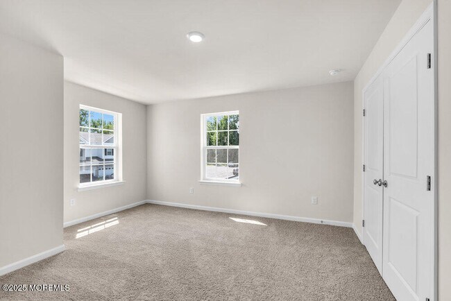 Building Photo - 10 Penny Ln