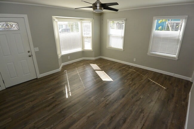 Building Photo - Charming 2 BD + Office, 1 BA Single Family Home, Eastside Costa Mesa