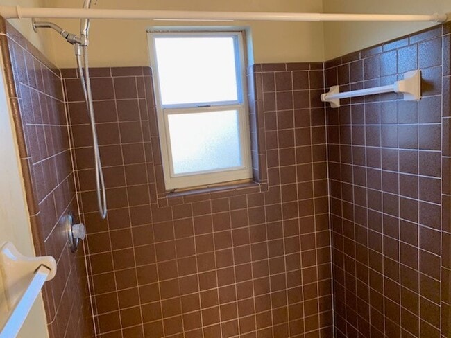 Building Photo - Amazing 3 Bedroom, 2 Bathroom House in Springtree