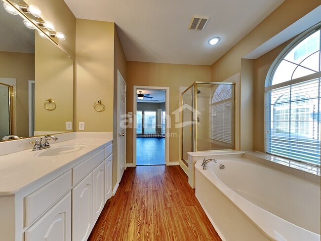 Building Photo - 5235 Kathryn Dr
