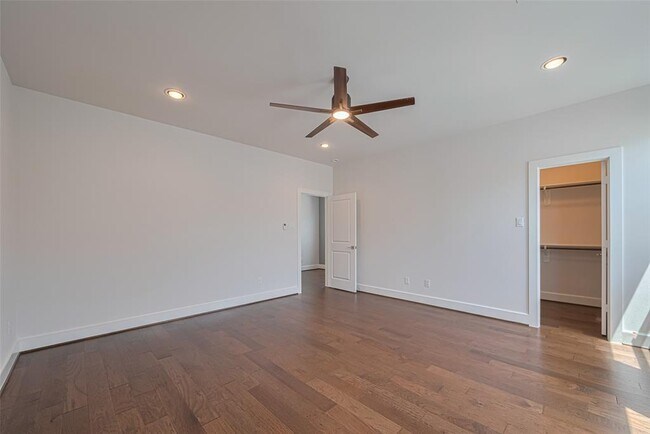 Building Photo - 1237 W 23rd St