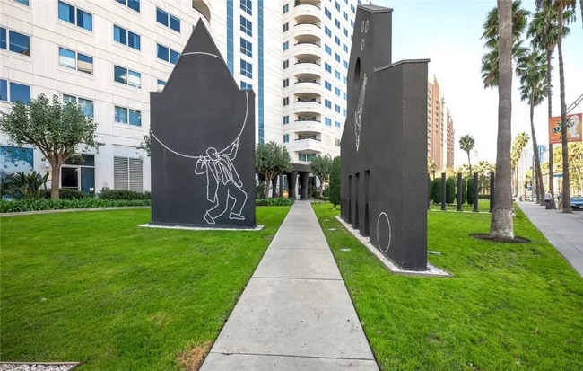 Building Photo - 525 E Seaside Way