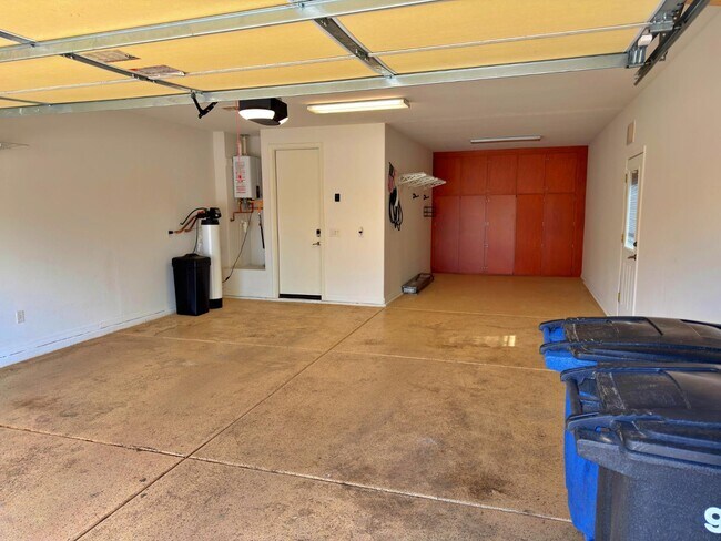 Building Photo - 737 E Charlevoix Ave