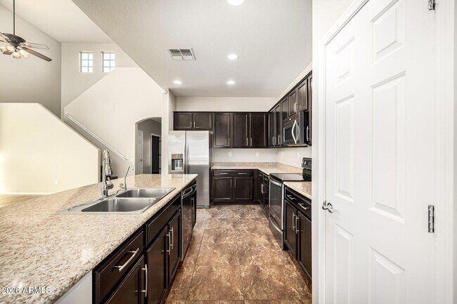 Building Photo - 10809 W Saddlehorn Rd