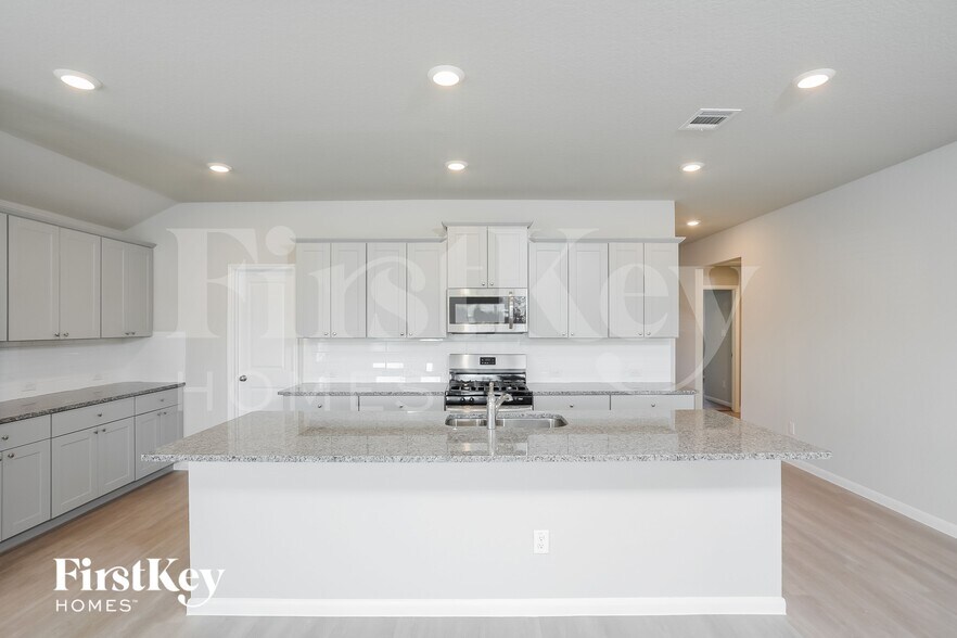 Building Photo - 9158 Landa Falls