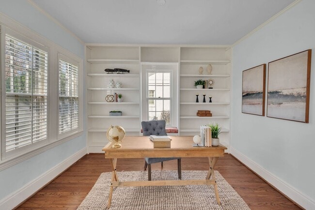 Building Photo - Luxury unfurnished 4BR/4.5BA Tudor in Belle Meade Links.