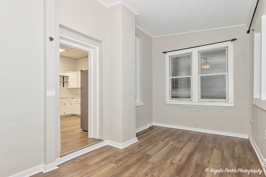 Building Photo - 931 Main St