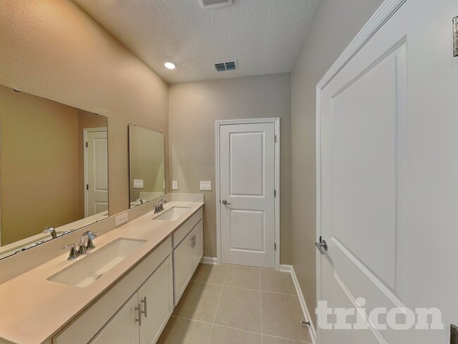 Building Photo - 733 Honeyrock St