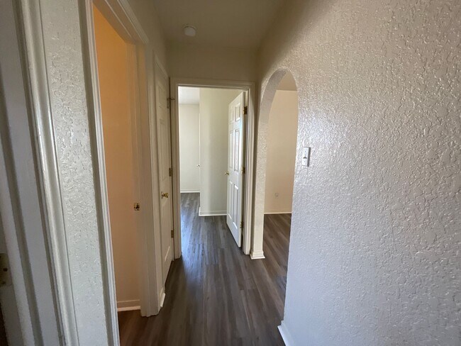 Building Photo - 1606 Dugger Cir