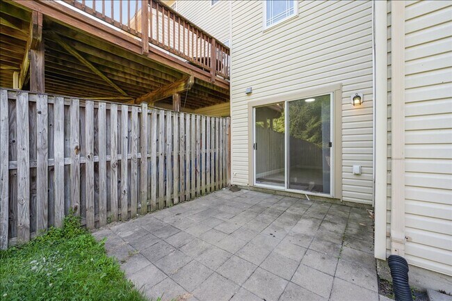 Building Photo - 1004 Collindale Ave