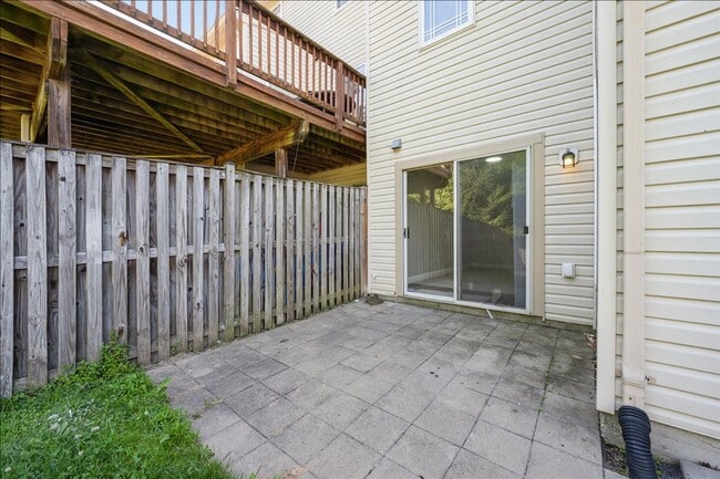 Building Photo - Premium Property in Mt Airy. Grab it while it's HOT