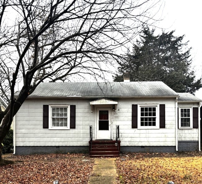 Primary Photo - Three bedroom in Forest View