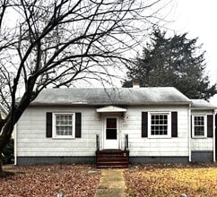 Building Photo - Three bedroom in Forest View