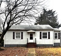 Building Photo - Three bedroom in Forest View