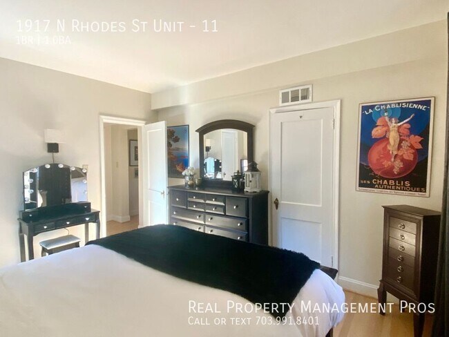 Building Photo - Rare Sun-Drenched Courthouse Metro End Unit!