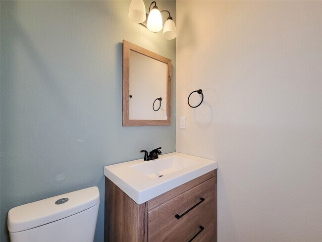 Building Photo - 1903 Mary St