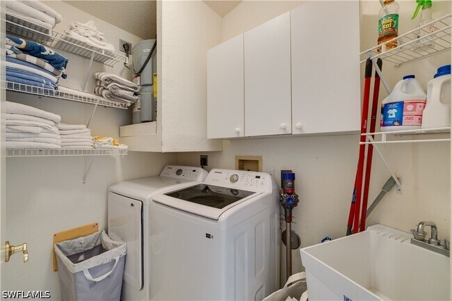 Building Photo - 8420 Excalibur Cir